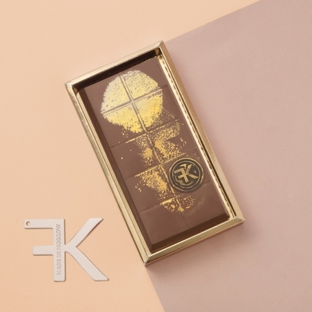 Шоколадная плитка «Молочный шоколад FKWOW с фундуком»